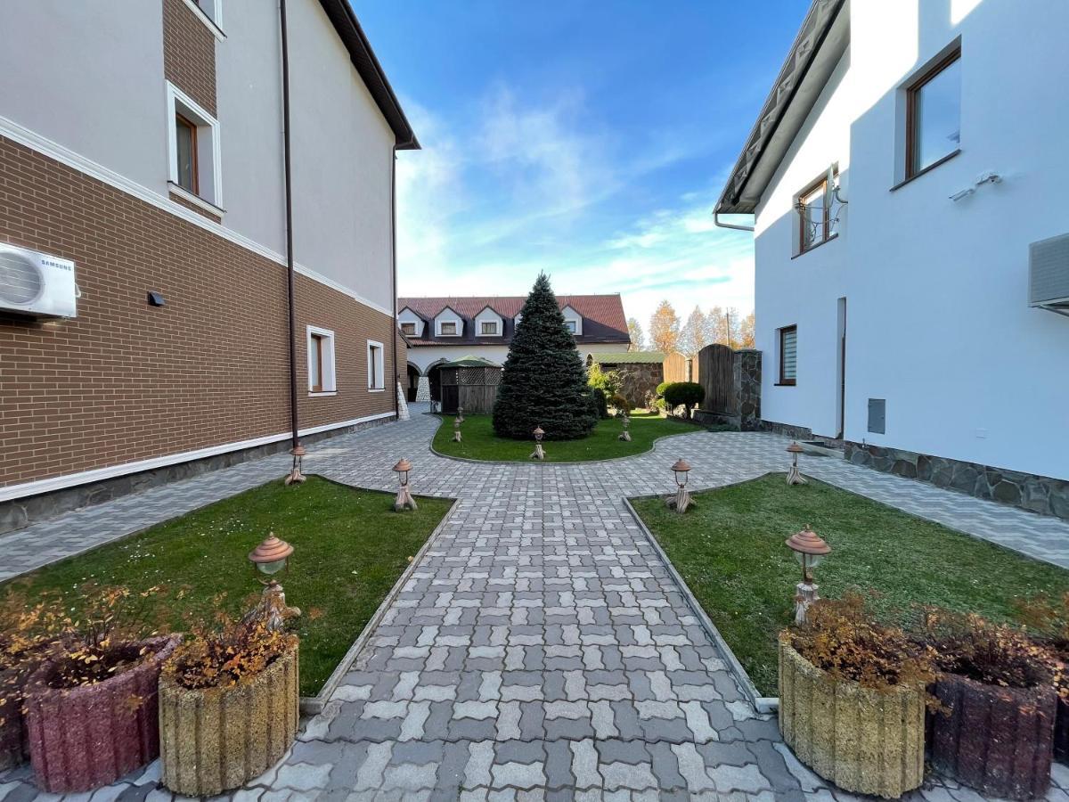 Hotel Korona Mostyska 外观 照片