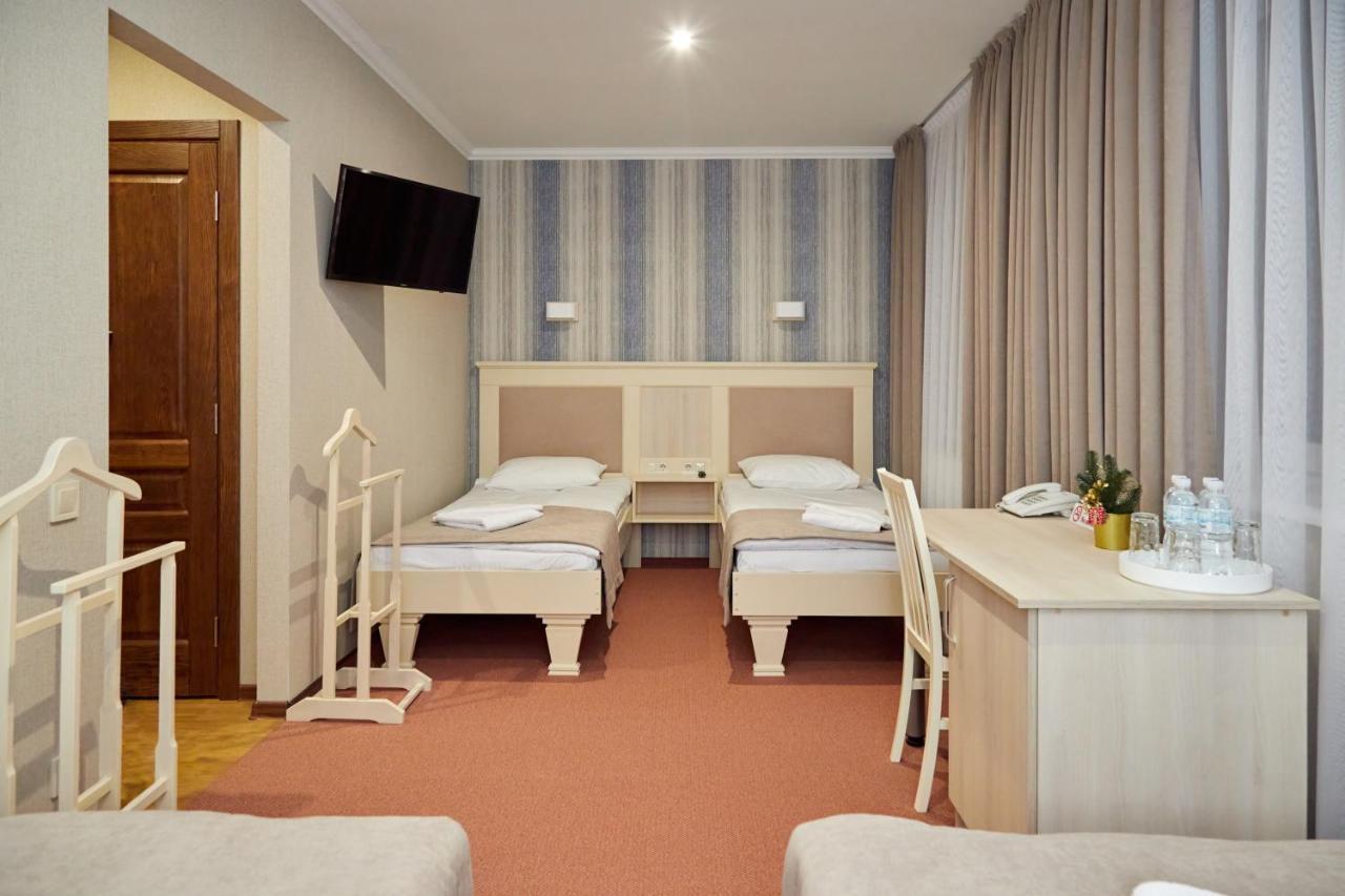 Hotel Korona Mostyska 外观 照片