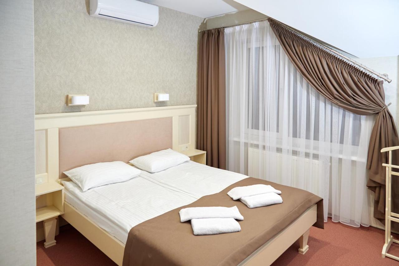 Hotel Korona Mostyska 外观 照片