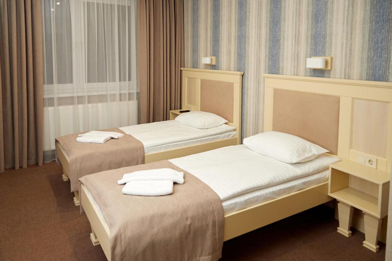 Hotel Korona Mostyska 外观 照片