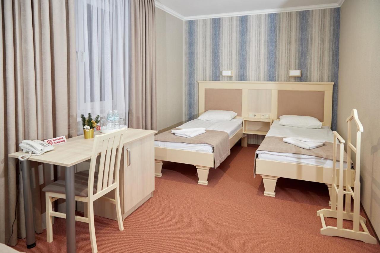 Hotel Korona Mostyska 外观 照片
