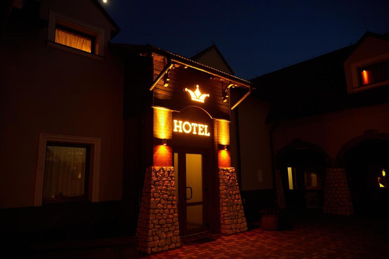 Hotel Korona Mostyska 外观 照片