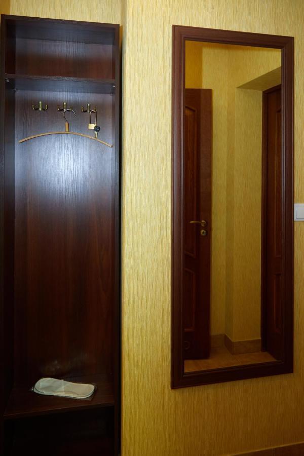 Hotel Korona Mostyska 外观 照片