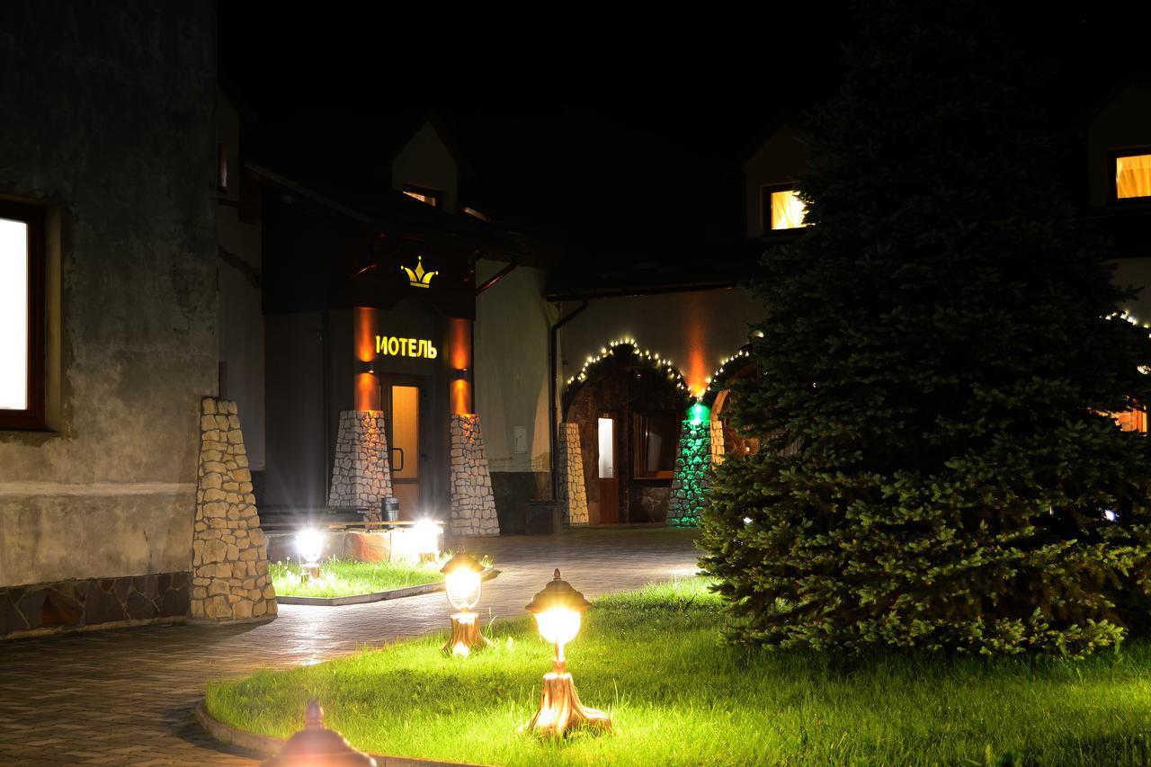 Hotel Korona Mostyska 外观 照片