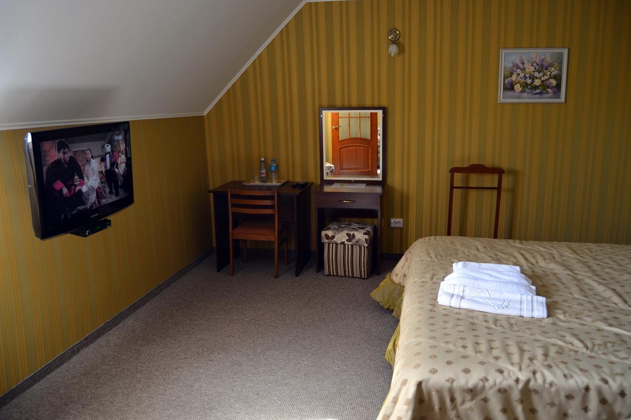 Hotel Korona Mostyska 外观 照片