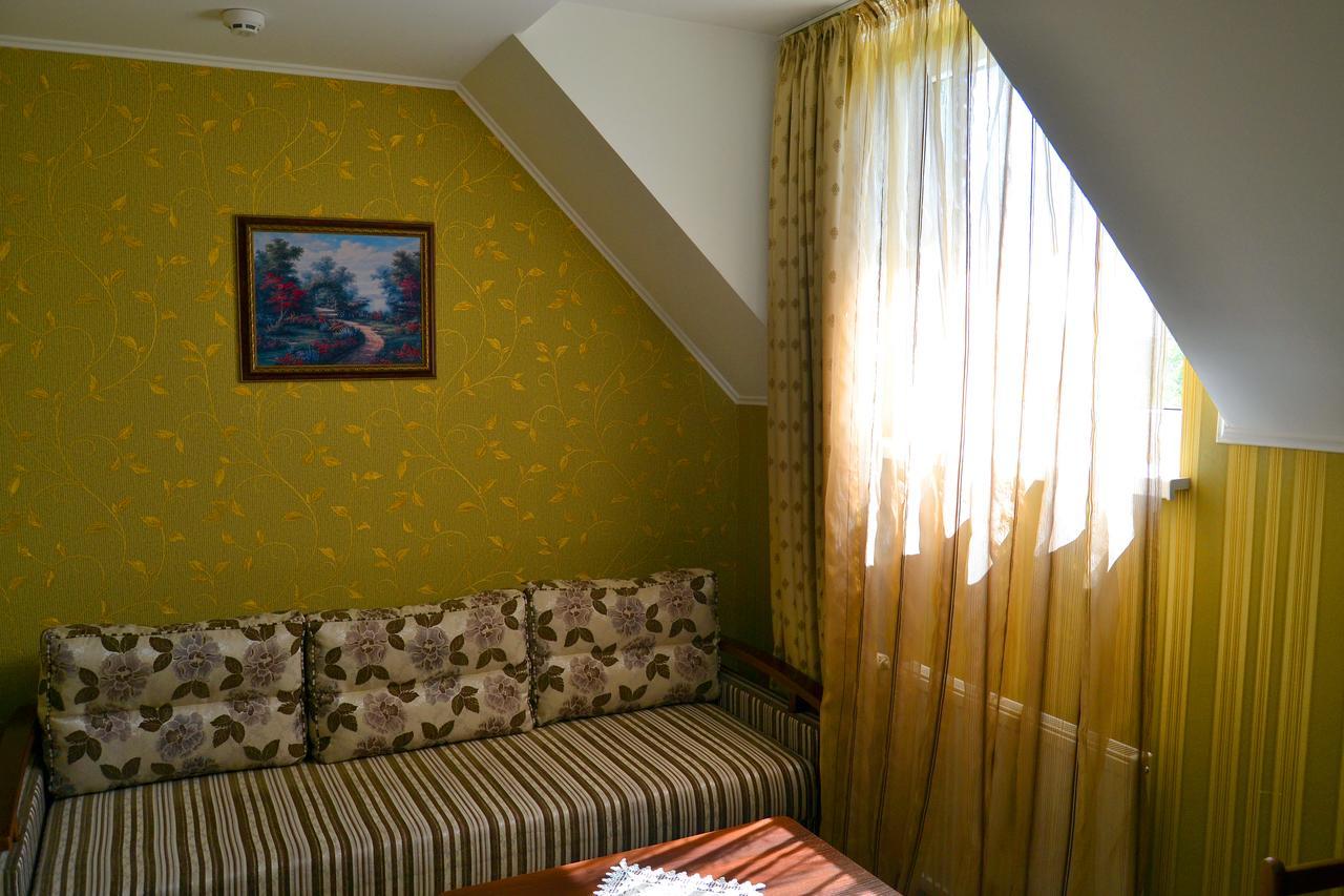 Hotel Korona Mostyska 外观 照片